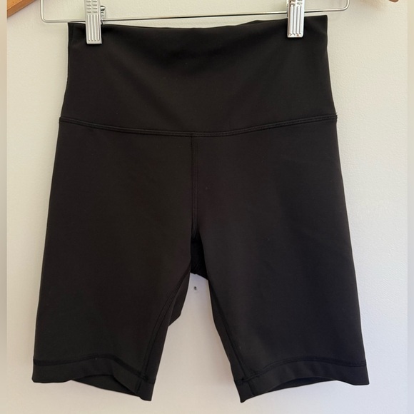Lululemon Wunder Train High Rise Short 8" | Size 6 - Picture 2 of 10